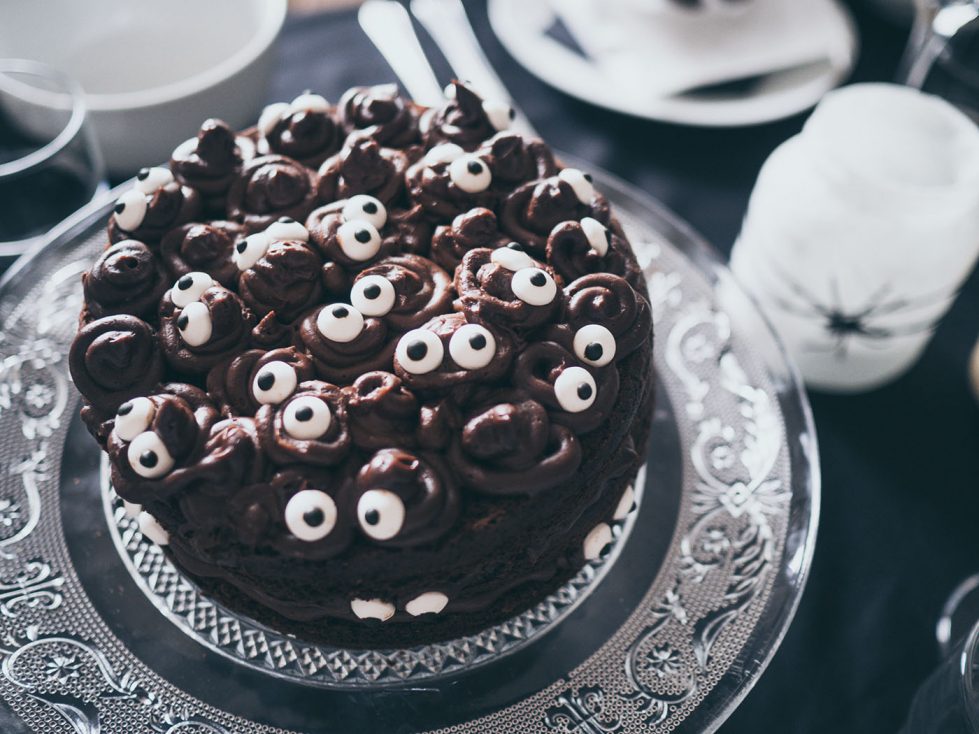 DIY Gruselige Halloween Schokoladen Torte mit Augen backen - Yeah Handmade