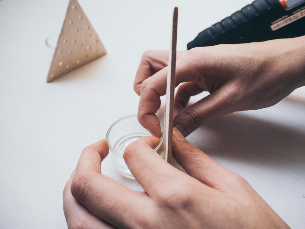 Teelichthalter selber machen aus Holz, minimalistische Weihnachtsdeko